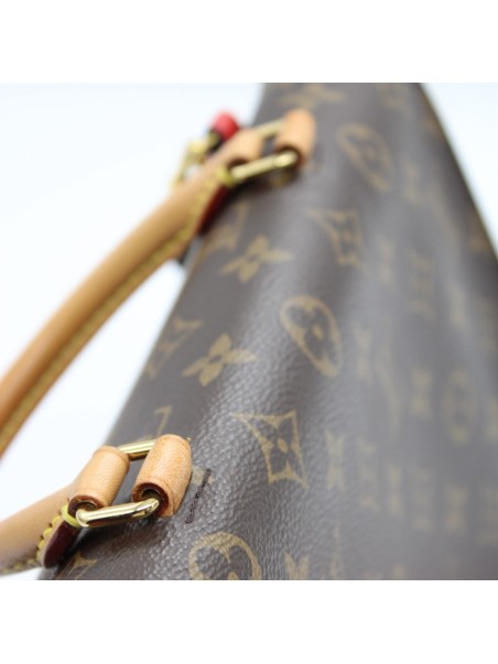 Borse griffate in tela: Louis Vuitton, Burberry, e Gucci.